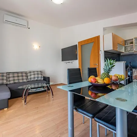 2 Bedroom In * Zara