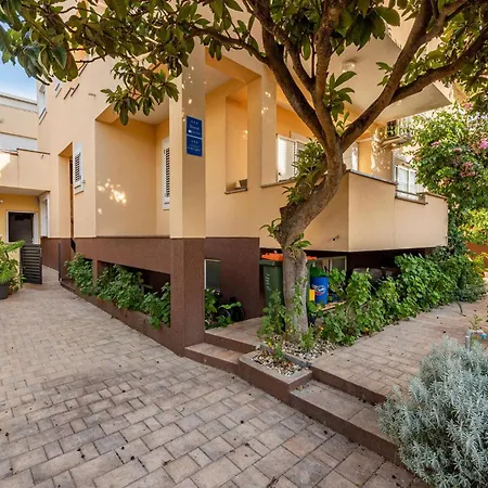 2 Bedroom In * 扎达尔