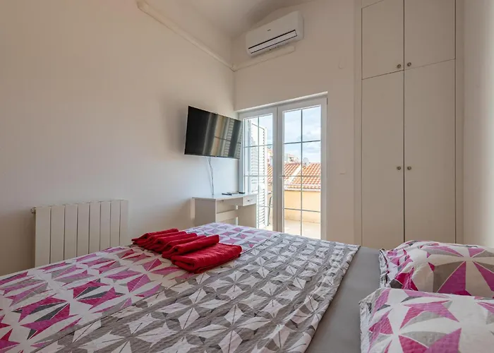 2 Bedroom In * Zara